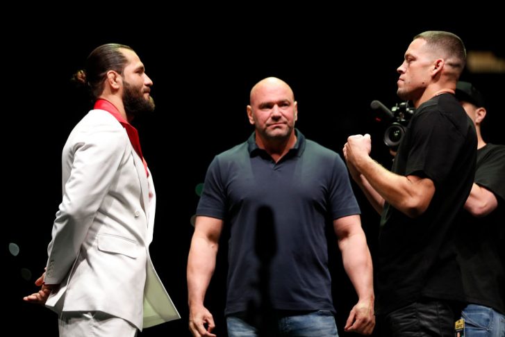 UFC 244:記者会見でフェイスオフに臨んだホルヘ・マスヴィダルとネイト・ディアス【アメリカ・ニューヨーク州ニューヨーク/2019年9月19日(Photo by Michael Owens/Zuffa LLC/Zuffa LLC)】