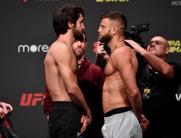 UFCファイトナイト・モスクワ:公式計量後のフェイスオフに臨んだザビット・マゴメドシャリポフとカルヴィン・ケーター【ロシア・モスクワ/2019年11月8日(Photo by Jeff Bottari/Zuffa LLC/Zuffa LLC via Getty Images)】