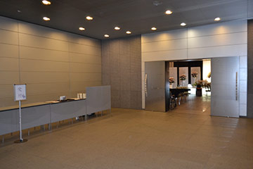 横浜市北部斎場 式場入り口