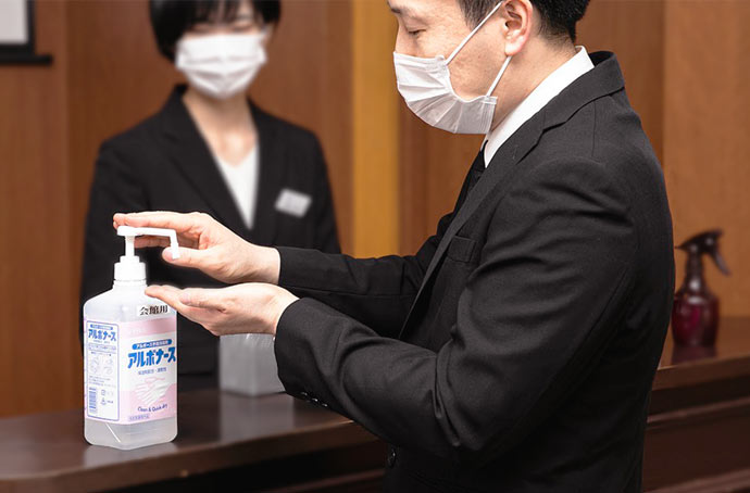 コロナ禍でもお葬式はできる 感染防止を第一に考えた葬儀 家族葬 終活 お葬式のことなら終活メディア コロナ禍でもお葬式はできる 感染防止を第一に考えた葬儀 家族葬 終活 お葬式のことなら終活メディア