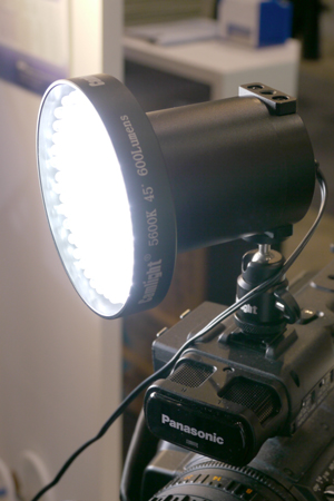 camlight03_interbee2011.jpg