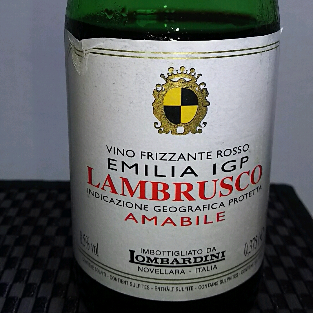 Lombardini Lambrusco Emilia Rosso Amabile(ロンバルディーニ | Vinica 無料のワインアプリ