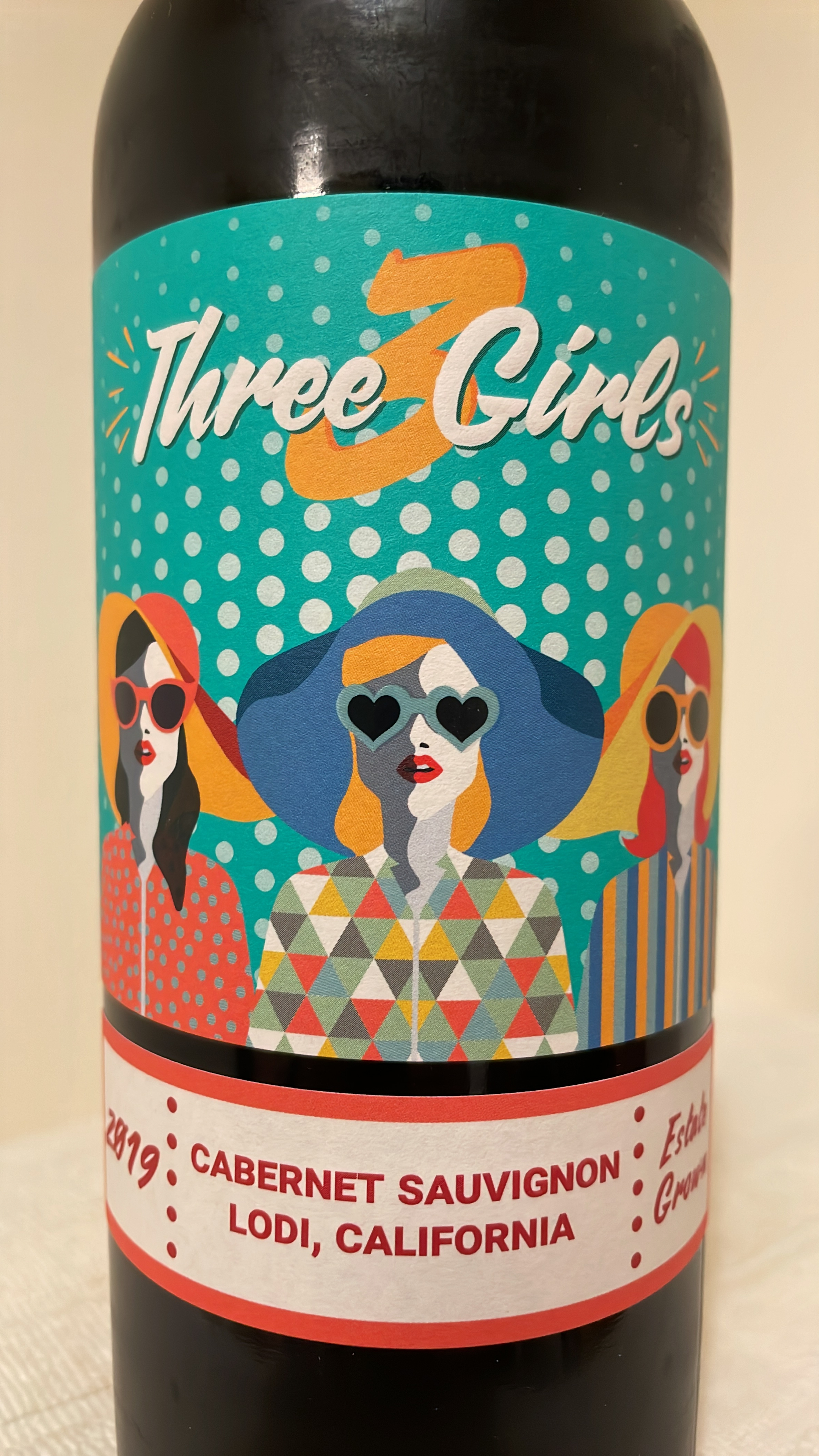 Three Girls Cabernet Sauvignon(スリー・ガールズ | Vinica