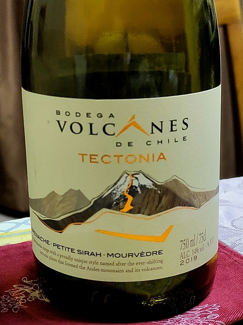 Bodega Volcanes Tectonia Grenache Petite Sirah Mourvèdre(ヴォルカネス テクトニア グルナッシュ プティ・シラー ムールヴェードル)