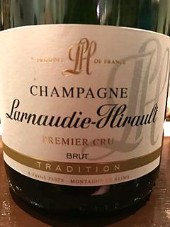 Larnaudie Hirault Brut Tradition Les Trois Puys(ラルノーディ・イロー ブリュット・トラディション レ・トロワ・ピュイ)