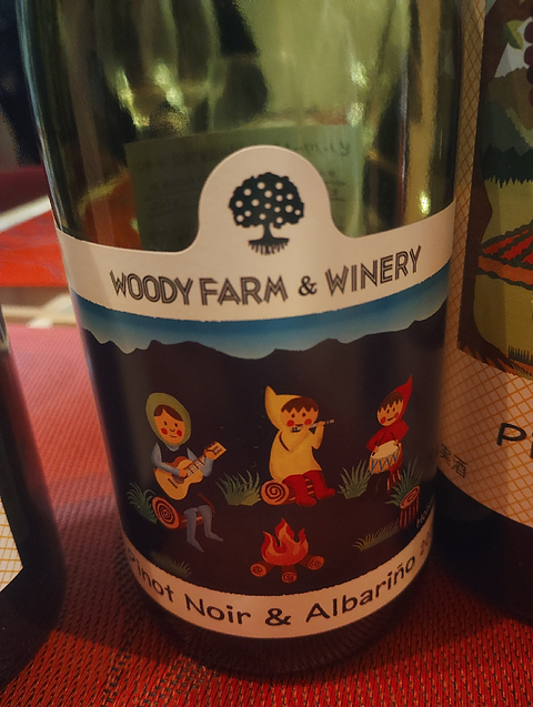 Woody Farm & Winery Pinot Noir & Albariño 2022