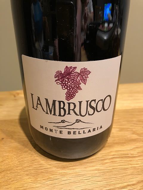 Monte Bellaria Lambrusco Frizzante Rosso(モンテ・ベッラーリア ランブルスコ フリッツァンテ ロッソ)