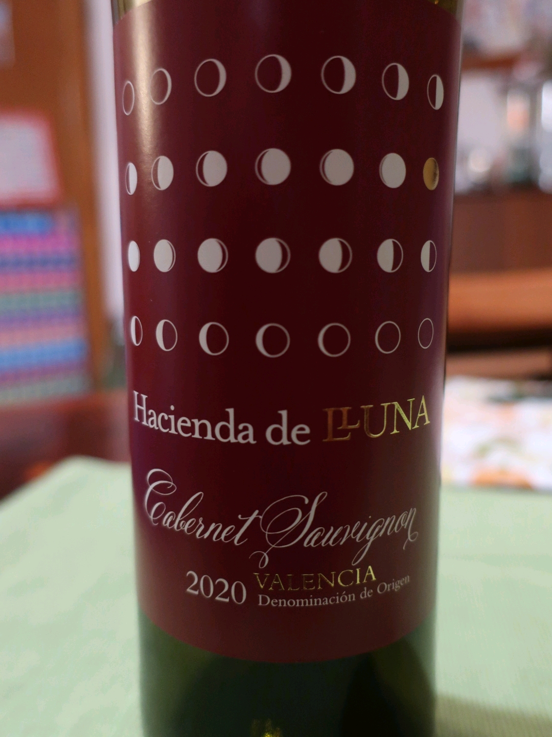 Hacienda de Lluna Sauvignon Vinica 無料のワインアプリ Hacienda de Lluna Sauvignon Vinica 無料のワインアプリ