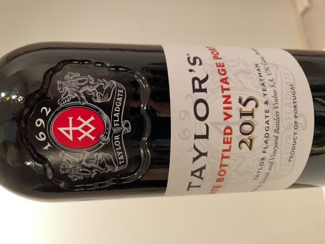 ダウズ 2011 レイト ボトルド ヴィンテージ ポート Dow's Vintage Port 2011 | Wine.com