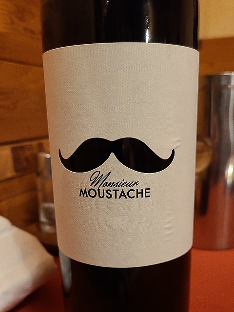 Monsieur Moustache Rouge