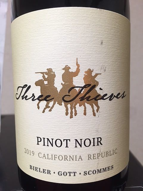 Three Thieves Pinot Noir(スリー・シーヴス ピノ・ノワール)