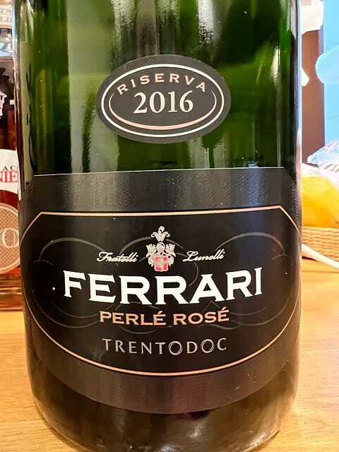 Ferrari Perlé Rosé Riserva(フェッラーリ ペルレ ロゼ リゼルヴァ)