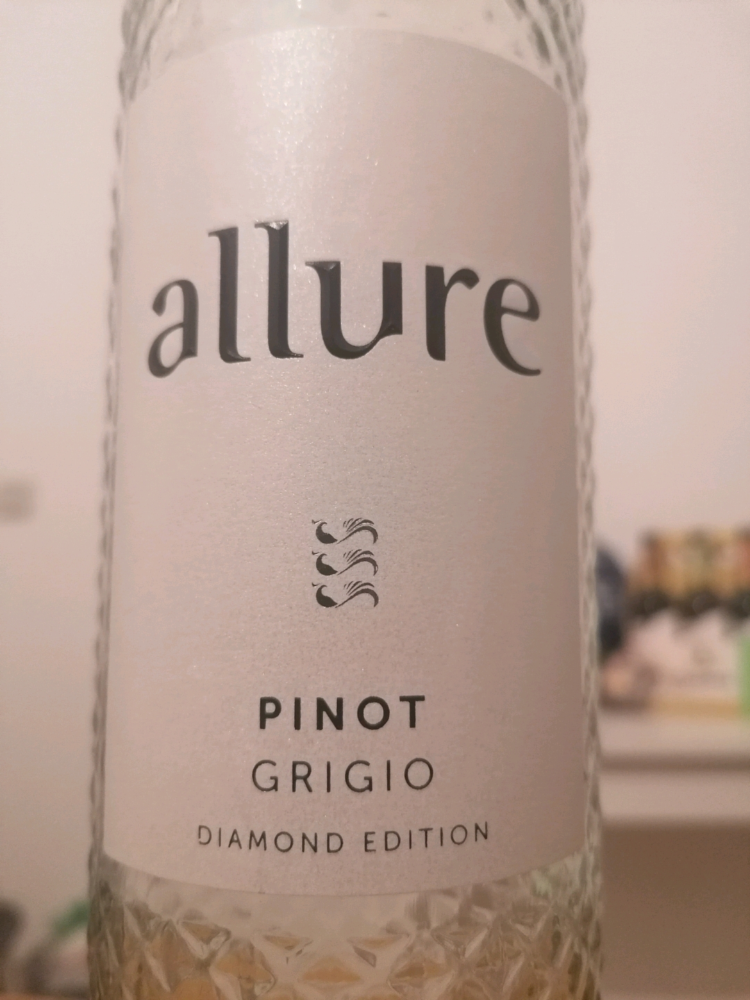 Allure Pinot Grigio Diamond Edition | Vinica 無料のワインアプリ