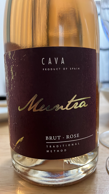 Muntra Cava Brut Rosado(ムントゥラ カヴァ ブリュット ロサード)