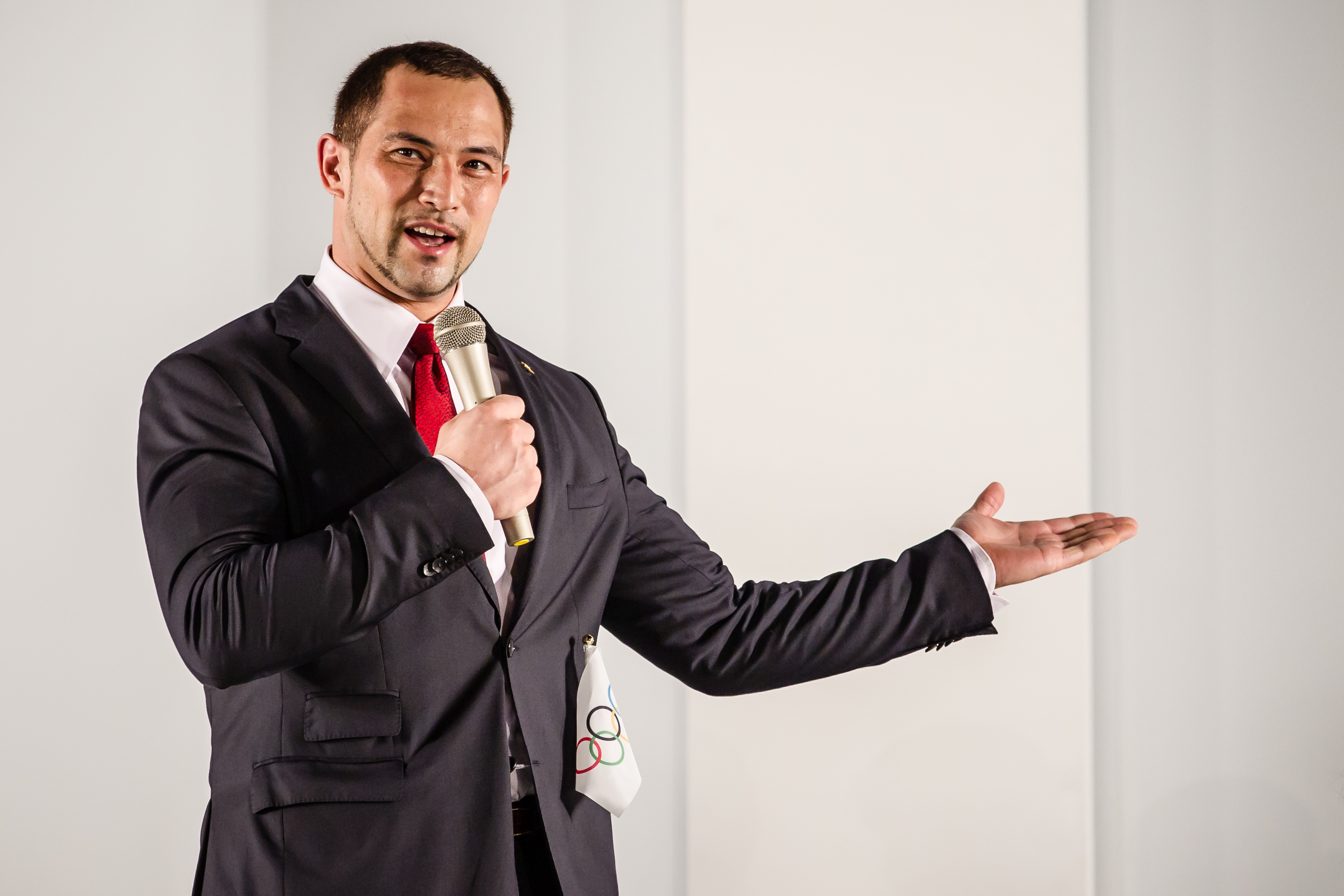 室伏広治 | VICTORY