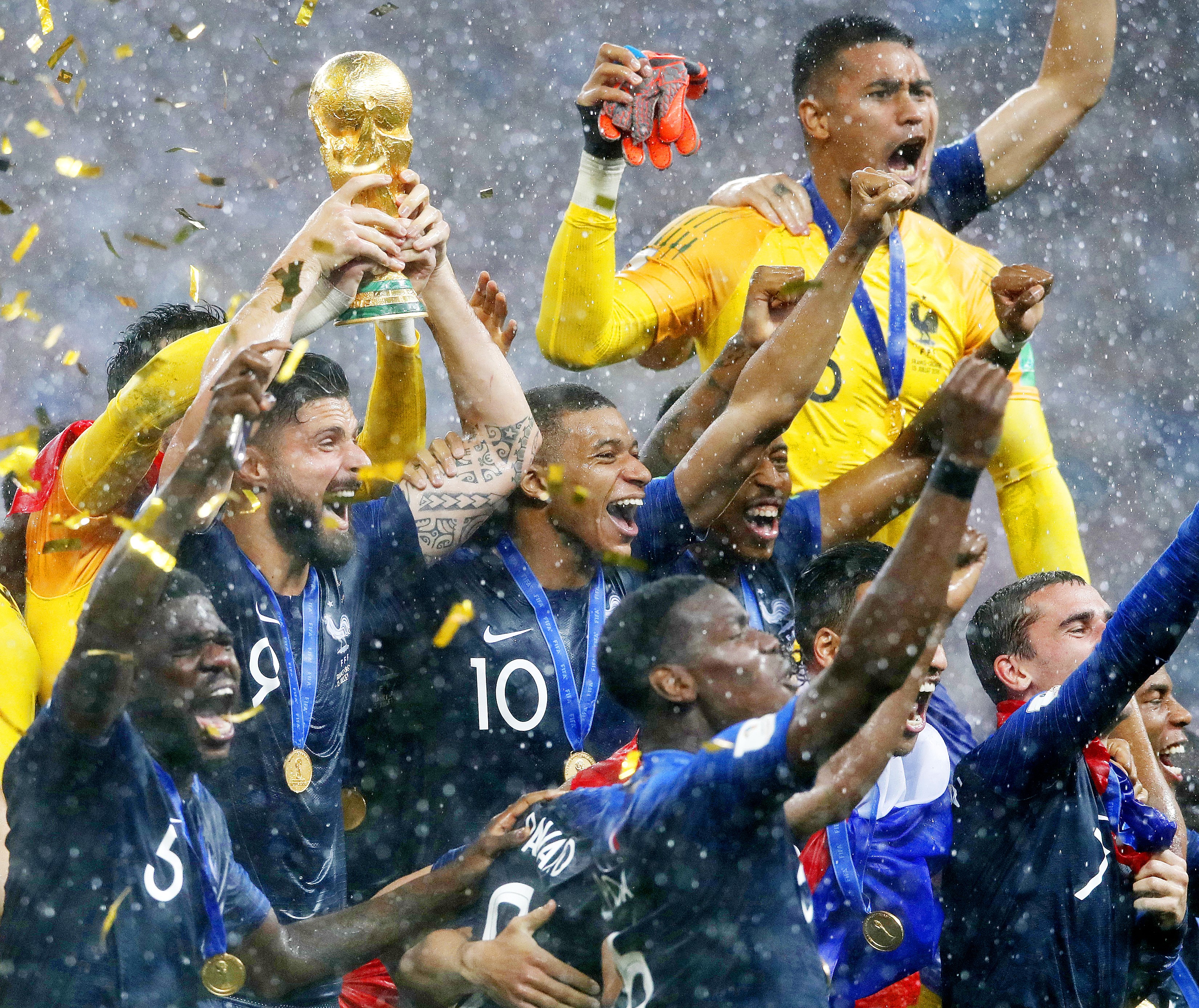 いよいよ開幕のサッカーW杯 世界50億人が視線を注ぐイベントの賞金は
