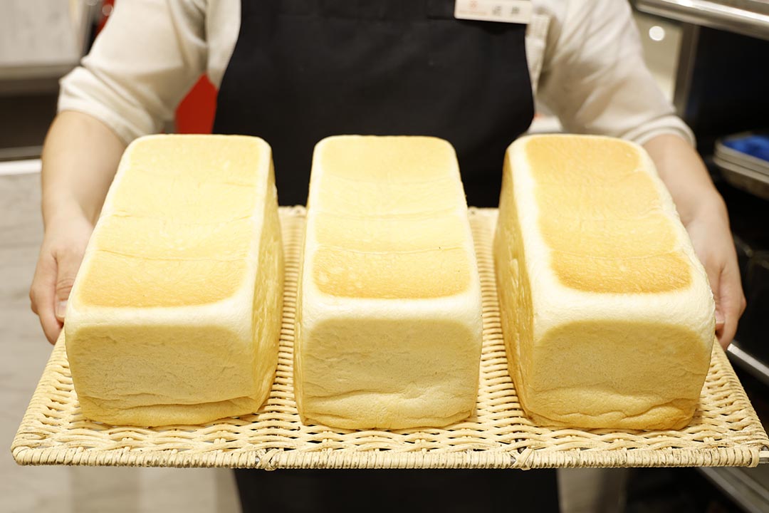 【お花見 パン編】 伝統に裏付けられる確かな技術、 それでいて親しみやすいラインナップ。 お花見のお供にぜひ！