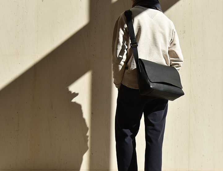 完売必至★ KARA カラ コブラキャリーオールトートバッグ Cobra Carryall Tote Bag (KARA/トートバッグ) HB311-0963【BUYMA】