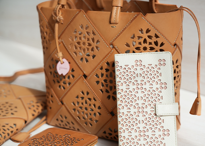 【新品】genten ゲンテン フラッターカットワーク 桜　二つ折り財布 花柄 桜の舞う様子をカットワークで表現したバッグ | くらしのgenten