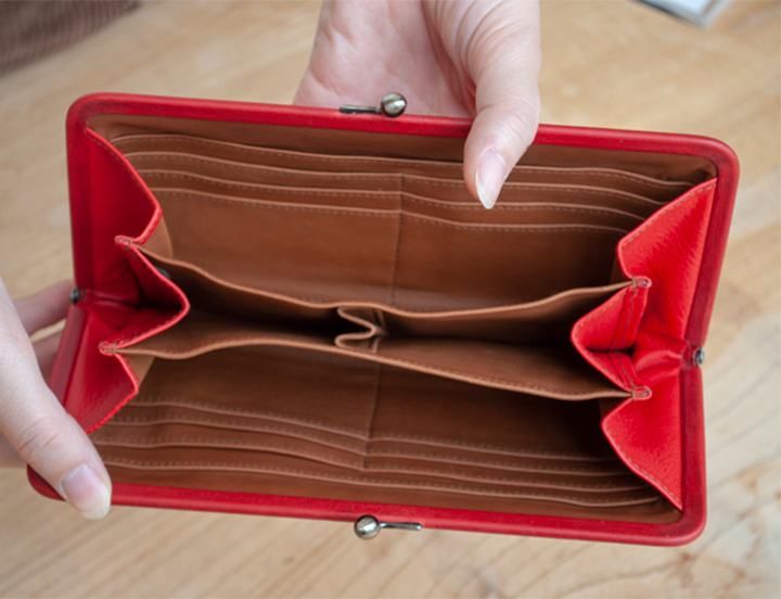 ラッキーカラー2色が揃った人気の口金長財布 | くらしのgenten