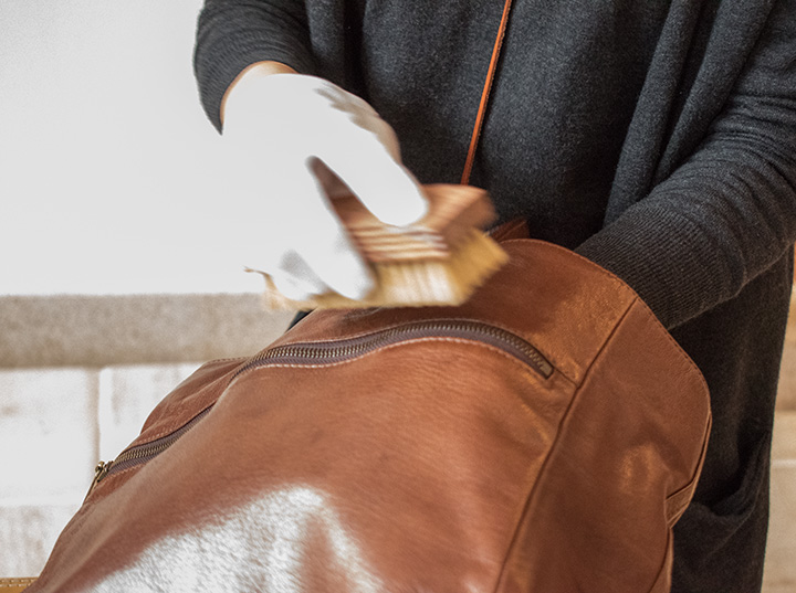 大切な革バッグのためのお手入れ ゴートヌメ編 暮らしのゲンテン Genten 大切な革バッグのためのお手入れ ゴートヌメ編 暮らしのゲンテン Genten
