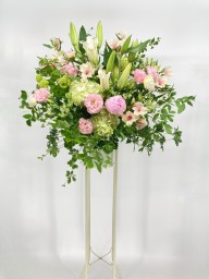 花瓶・フラワースタンド learner 季節のおまかせスタンド花 1段 - ピンク - | お花の通販AND
