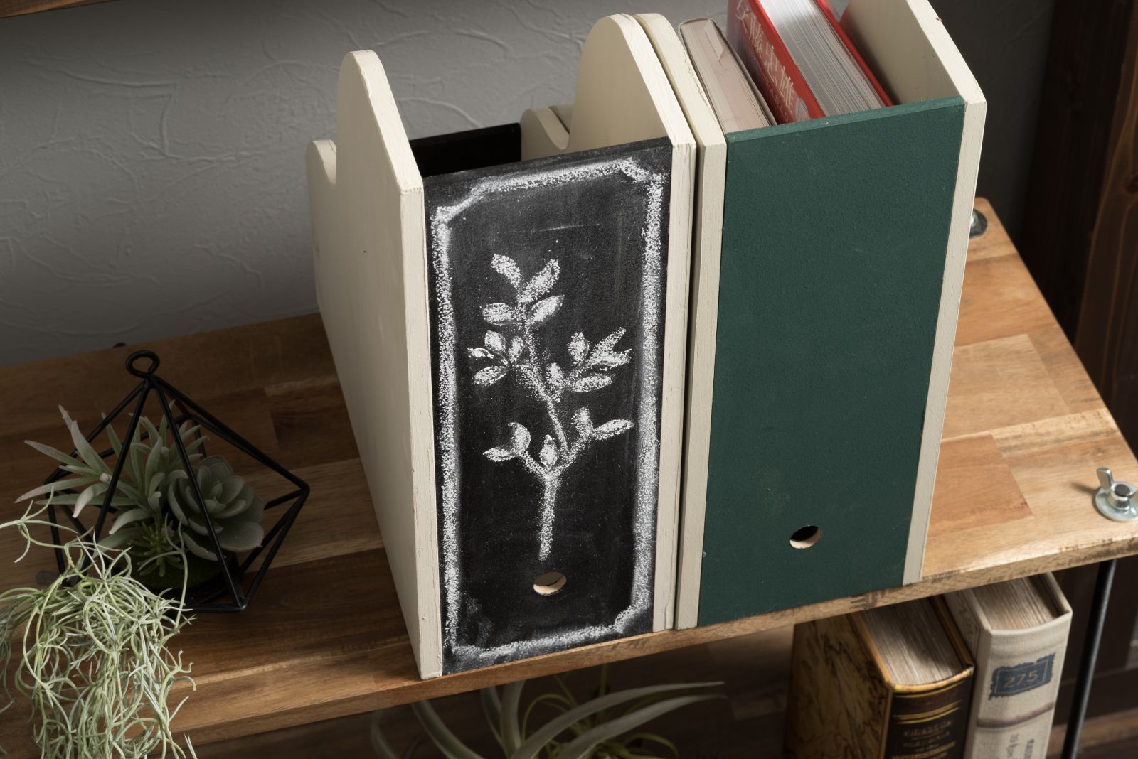 チョークでアレンジできる！黒板ファイルボックスをDIY