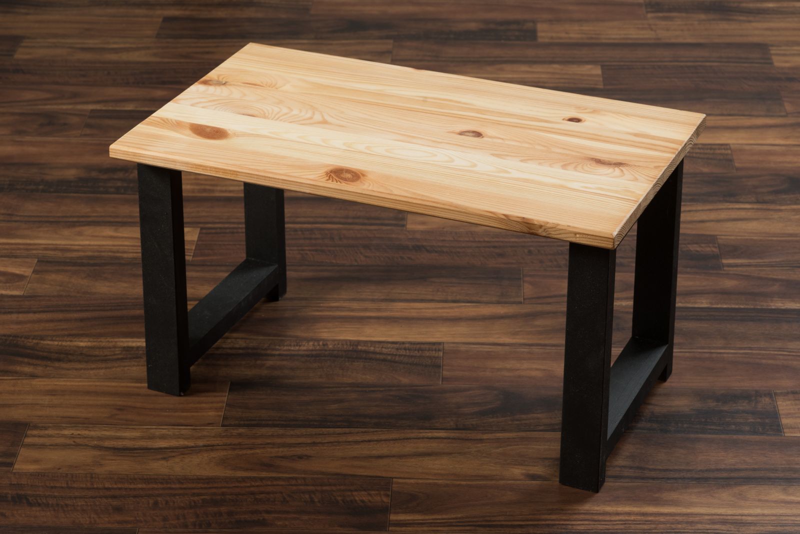 天板が取り外しできるアイアン風ローテーブルをDIY - コラム 【WOMO】