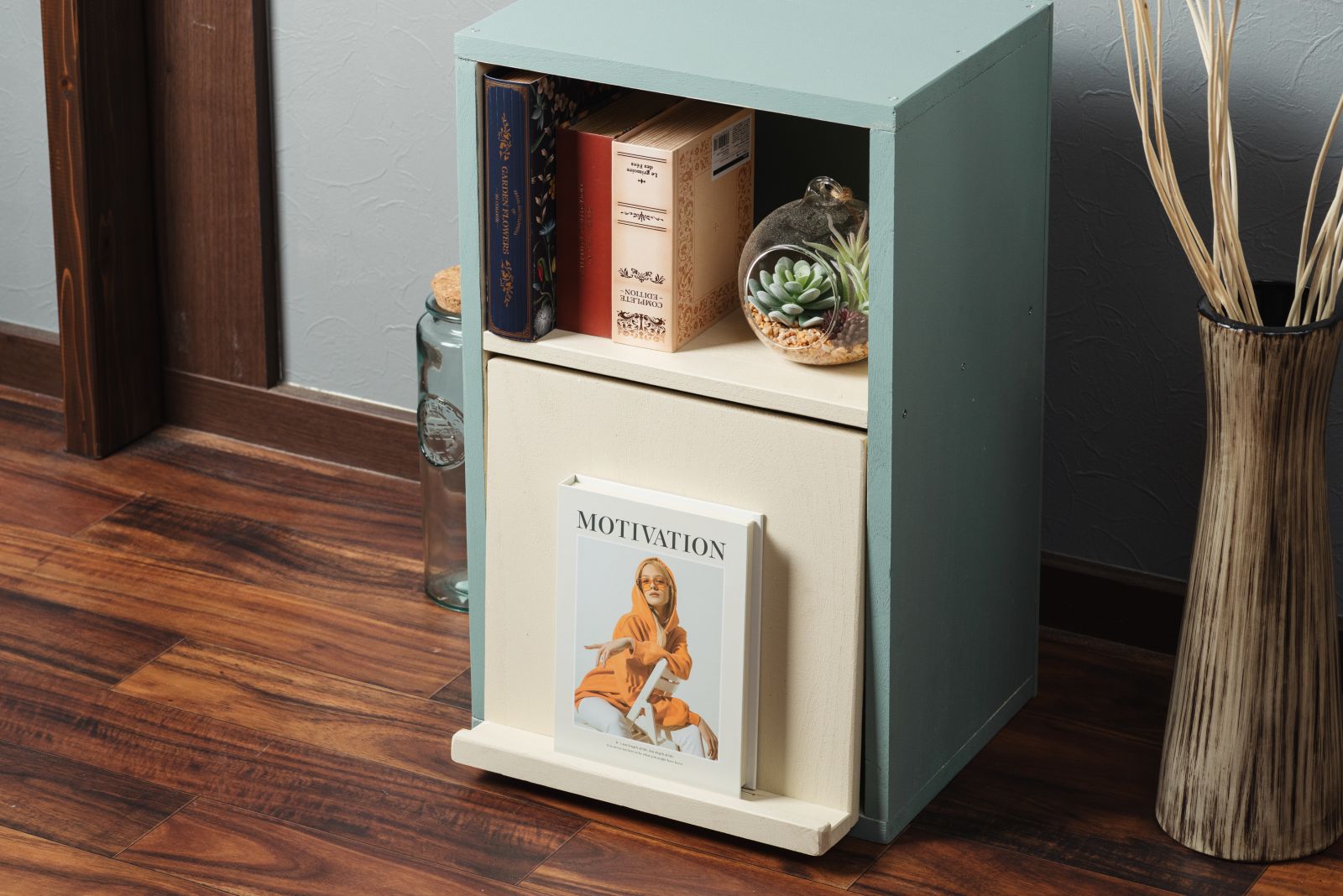 お気に入りの本やCDの表紙を飾って。シンプルで使いやすいディスプレイ