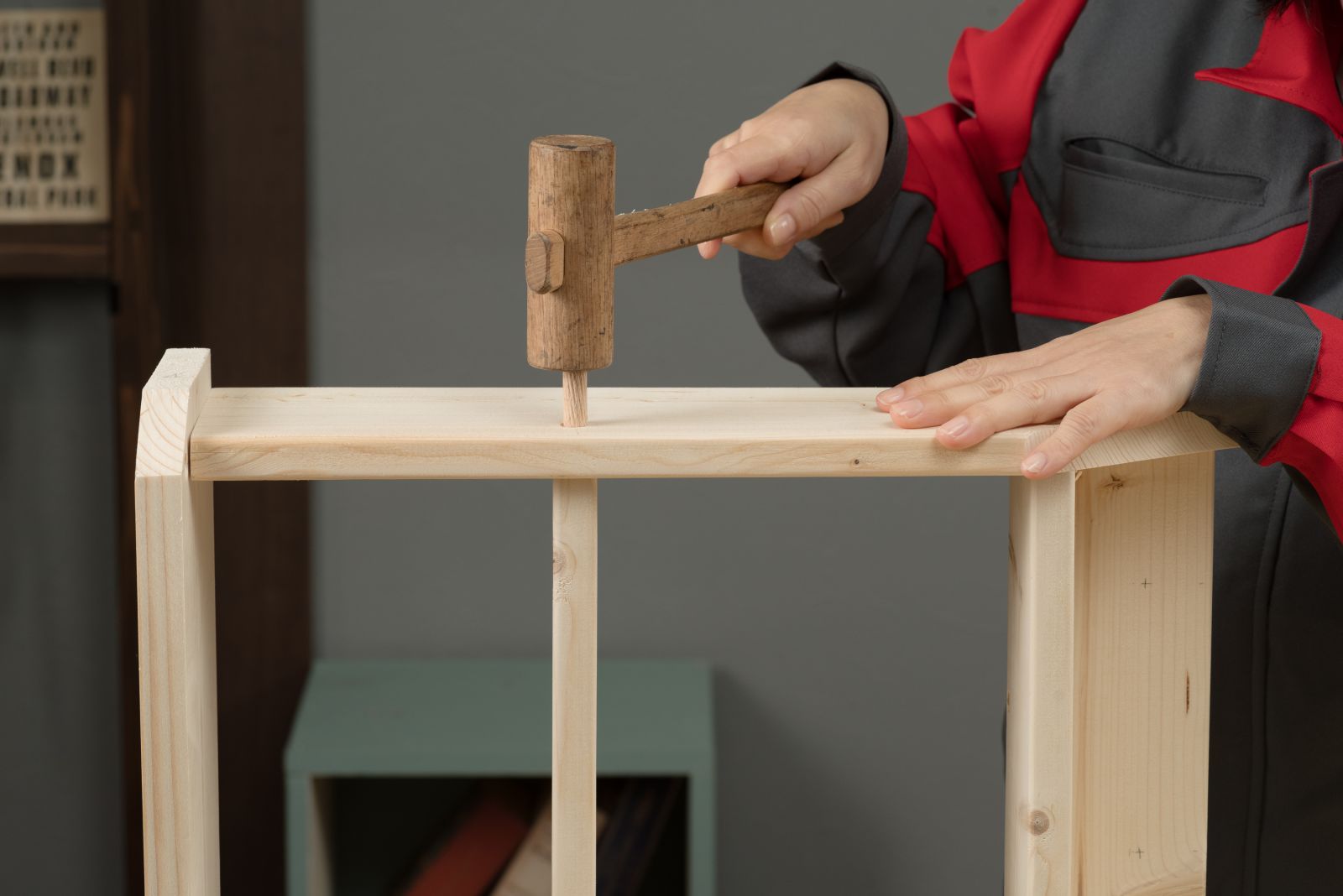 ナチュラルテイストで仕上げる壁掛け2段シェルフをDIY - コラム 【WOMO】
