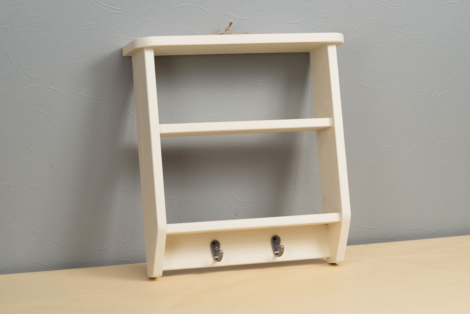 ナチュラルテイストで仕上げる壁掛け2段シェルフをDIY - コラム 【WOMO】