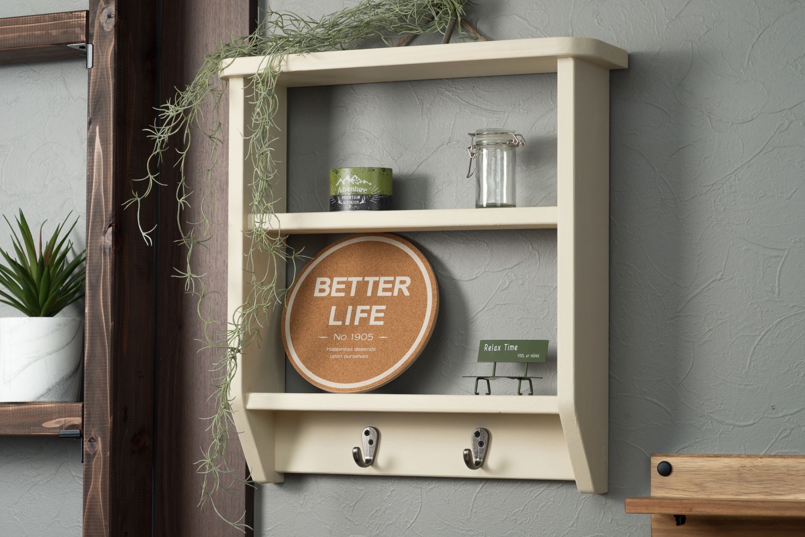 ナチュラルテイストで仕上げる壁掛け2段シェルフをDIY - コラム 【WOMO】