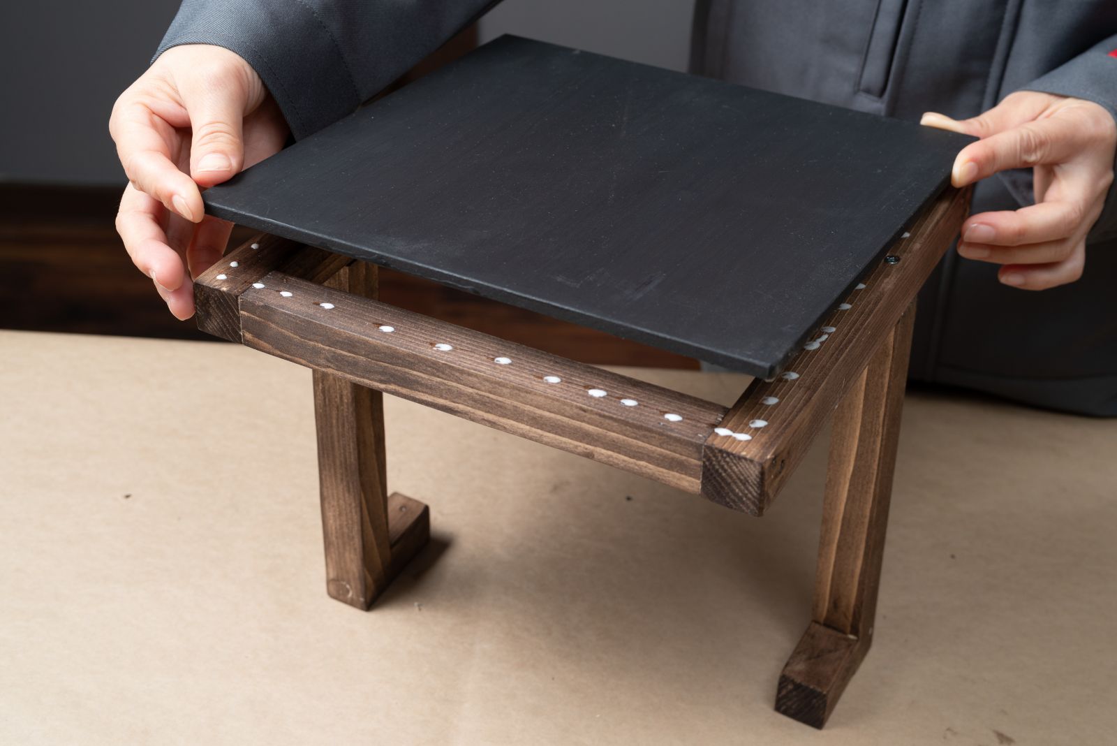 絶妙なバランス感がカッコいい! テンセグリティ構造のサイドテーブルを