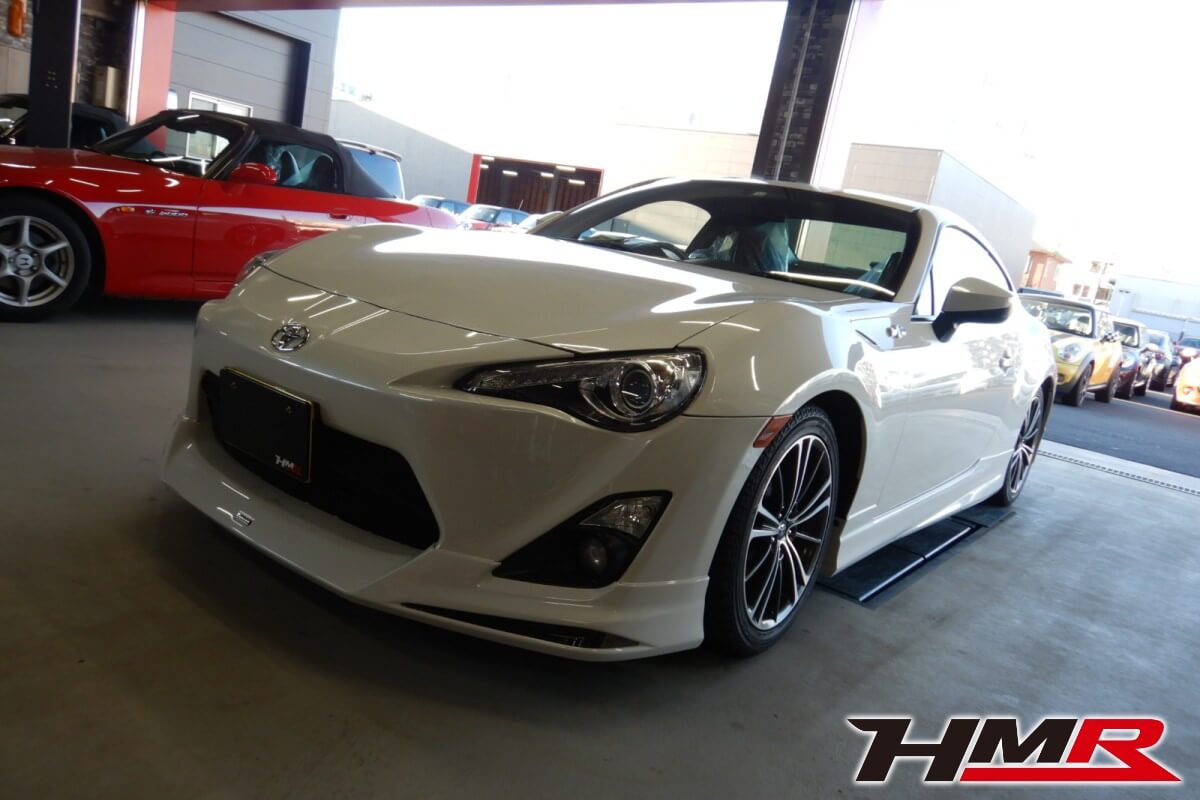モデリスタエアロ BLITZ車高調を装着した86(ZN6) 2.0 GTの納車前点検整備を行いました。
