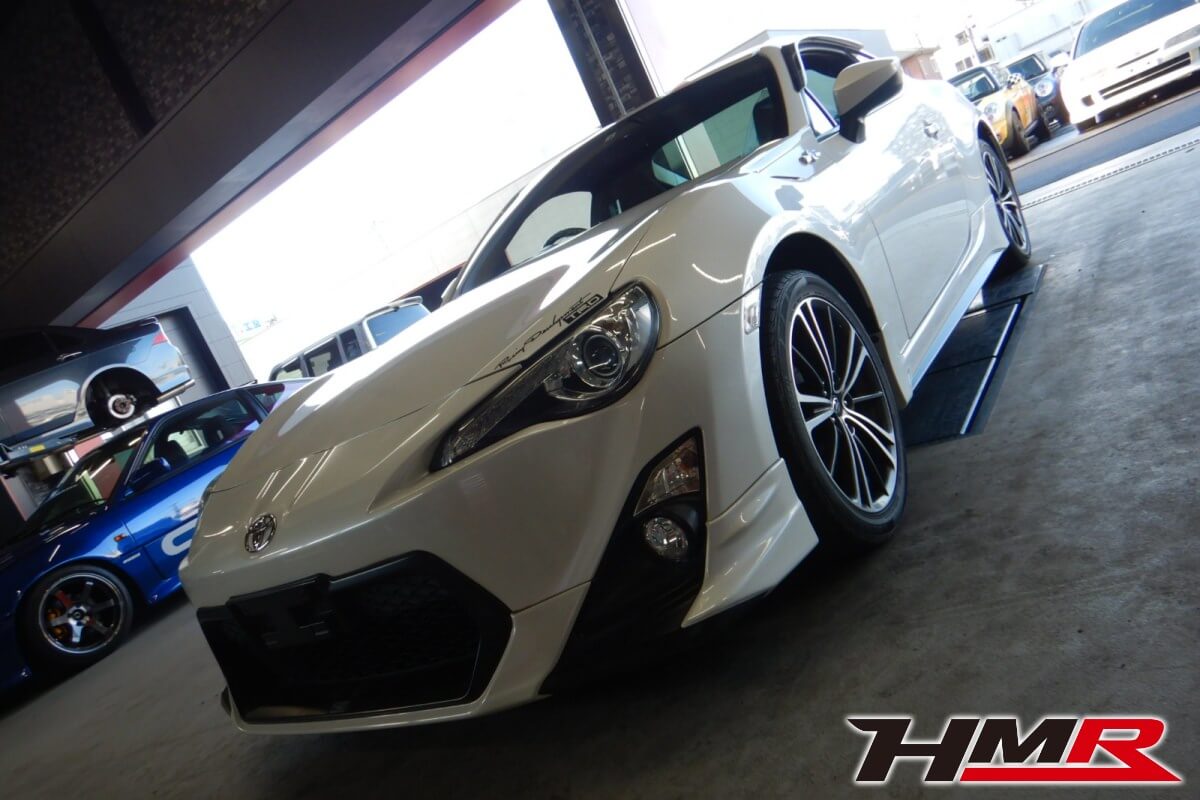 TRDマフラー フルエアロ 純正SDナビを装着した86(ZN6) 2.0GTの納車前点検整備を行いました