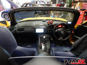 鮮やかなイエローのS2000(AP2)に2DINナビを装着！
