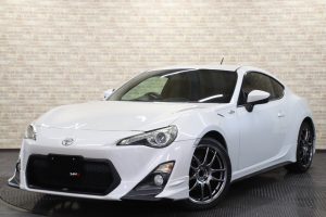 6MT ワーク18インチ TRDエアロ装備のトヨタ86(ZN6)2.0GTの納車前点検整備を行いました