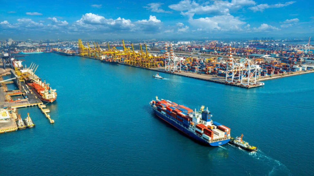 Cảng trung chuyển quốc tế và xu hướng logistics xanh hóa vận tải B2B tại Việt Nam.