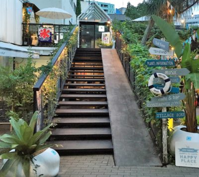 100年に一度の奇跡 代々木ヴィレッジ にてアガベの花が開花中 Greensnap グリーンスナップ