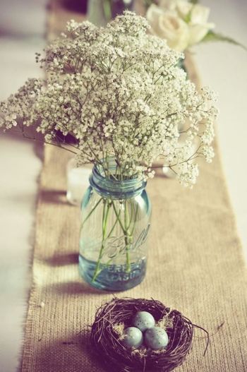 高価な花器がなくたって 身の回りのアイテムでステキに花を飾れます Greensnap グリーンスナップ