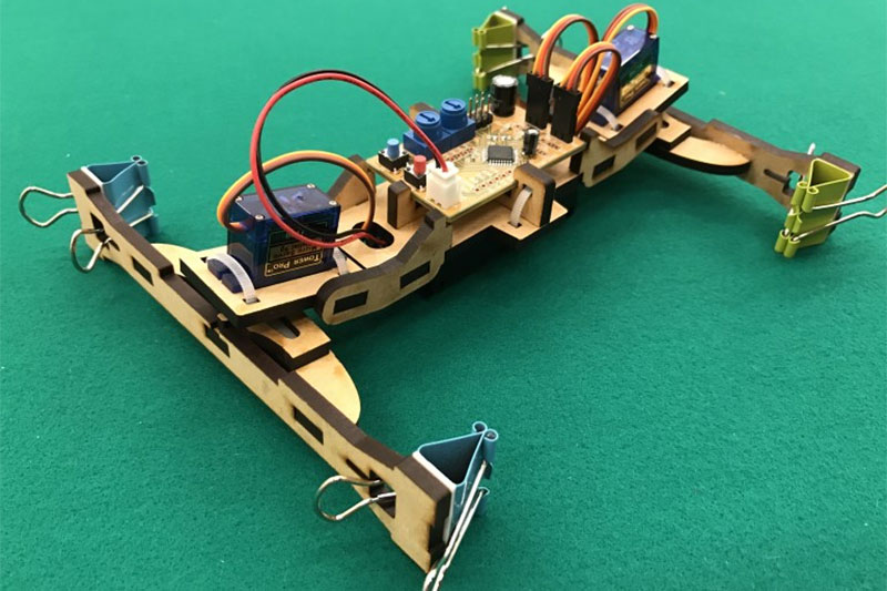 4足歩行ロボットを作って、ミッションに挑戦しよう!