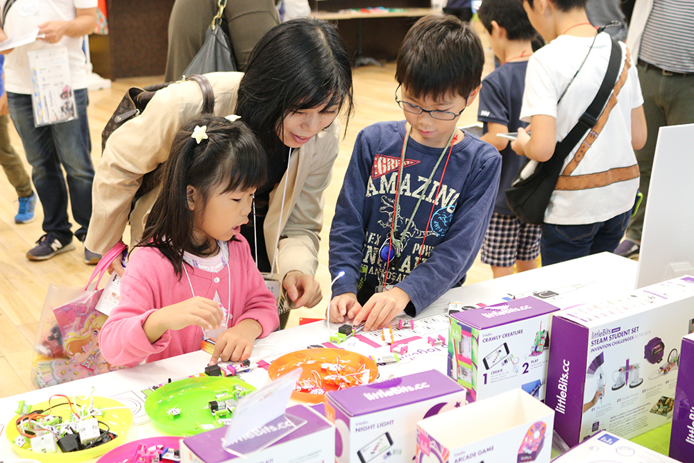 < Contents 1 > 最新テクノロジーに触れる展示・ワークショップコーナー