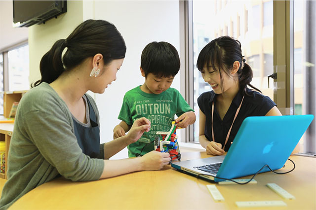 ビジュアルプログラミング言語のScratchはゲーム制作を通した創造的な学びに最適?使い方や学び方を解説!