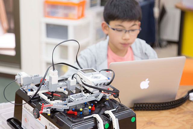 プログラミングは受験科目になるの?スクールで学べば受験に有利?