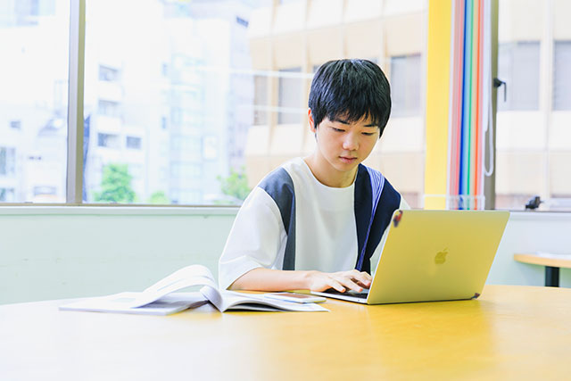 子供がプログラミングのコーディングを学ぶ方法とメリットとは?
