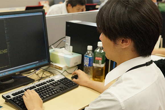 現在の業務内容 社内用の業務効率化ツールの開発に奮闘!