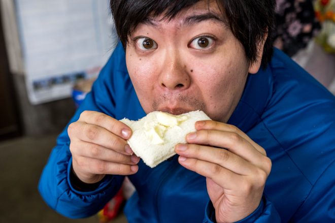 食パンがなかったので、ランチパックにバターを塗って食べた。