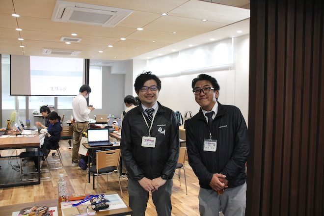 甲州市役所日原さん(左)と笹本さん(右)