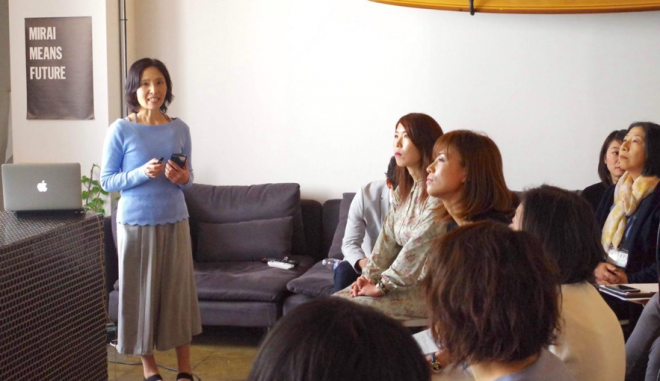 赤磐市の課題を説明する、福島さん