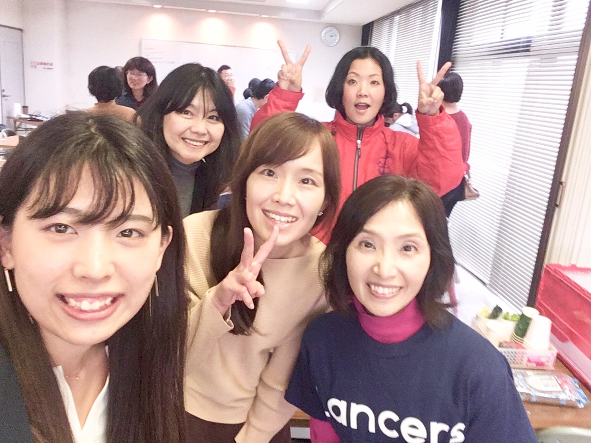働き方講座運営サポートチームの皆さんと(真ん中)